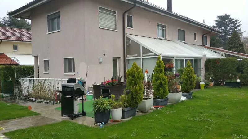 chantier de véranda attenante laquée blanc brillant