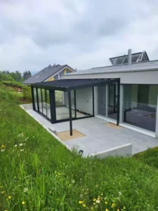 Aménagement du côté de la pergola