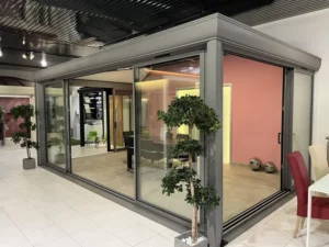 Véranda Panorama exposée dans les 2 showrooms