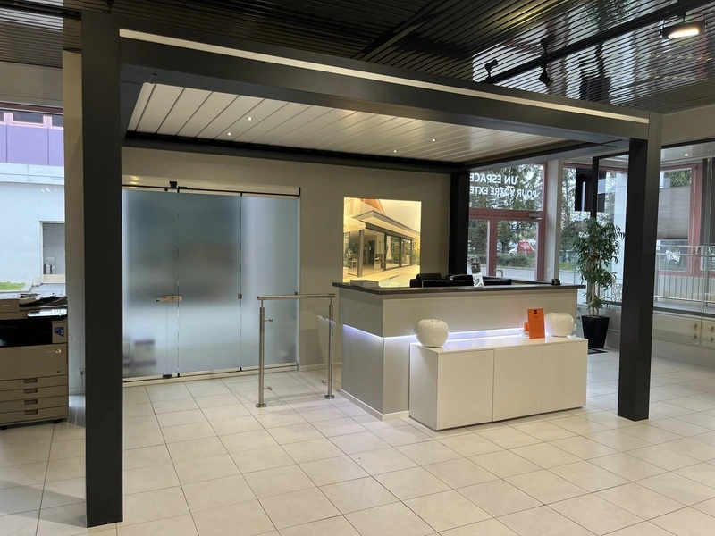 la Pergola Bioclimatique Intégral Soldée au Showroom de Lonay